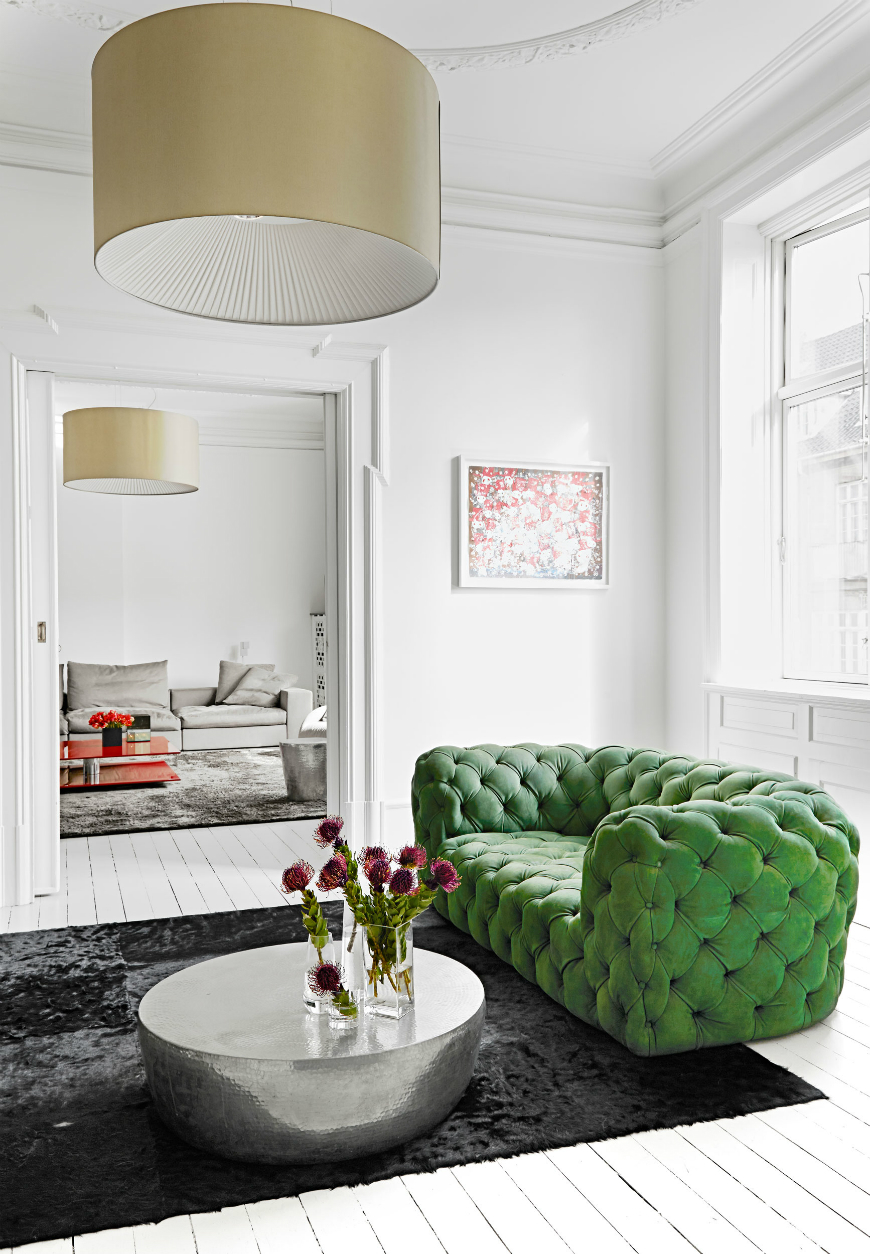 groen-sofa-boligreportage-stue-inspiration-hotelstil-bo-bedre-jpg