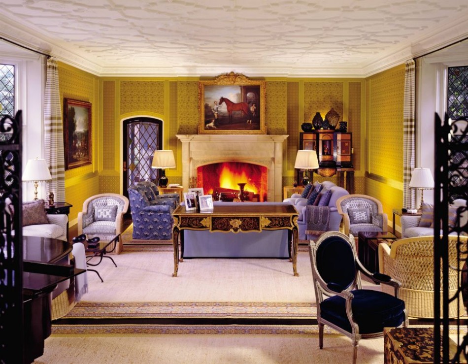 10 Extravagant Living Rooms by Peter Marino | www.bocadolobo.com #livingroom #coffeetable #sidetable #thelivingroom #sittingroom #topinteriordesigners #top100 #interiordesign
