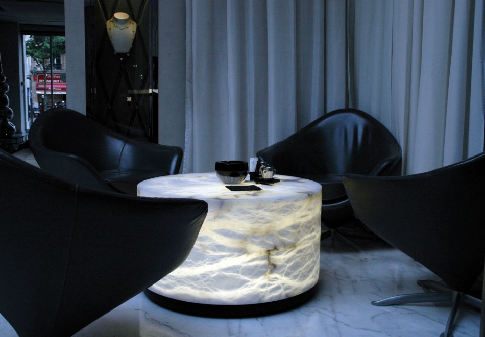 5 Backlight Coffee and Side Tables To Spice Things Up A Bit | www.bocadolobo.com #coffee table #sidetable #livingroom #sittingroom #roomdesign #gardentable #blacklit